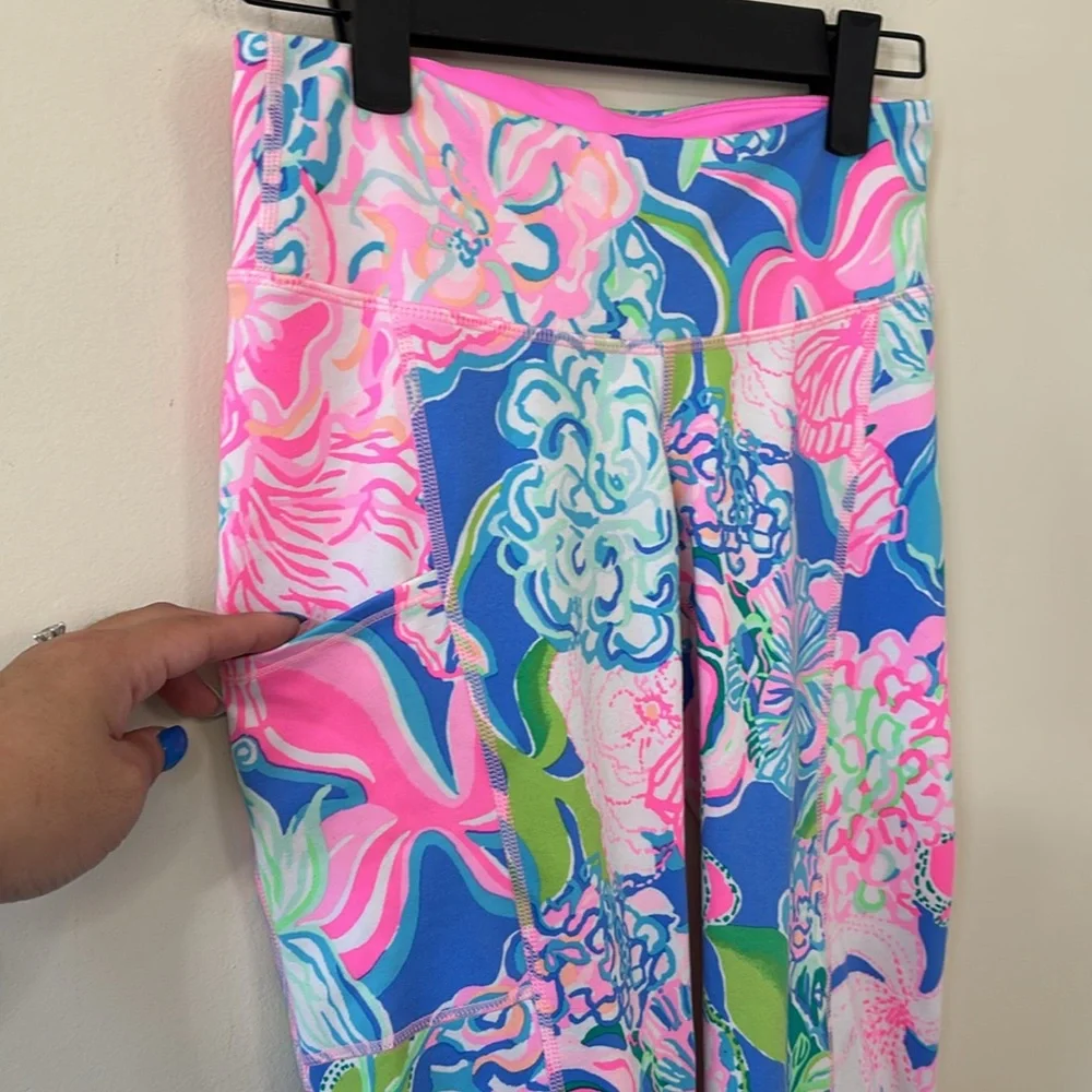 Lilly Pulitzer Luxletic Weekender Midi UPF 50+ Multi Peony For Your Thoughts XS - Picture 5 of 11